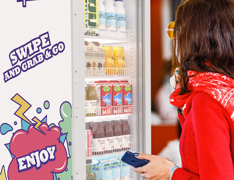 展示AI智能售货柜的快速部署和远程管理能力，强调其在5G和IoT技术下的高效零售解决方案。